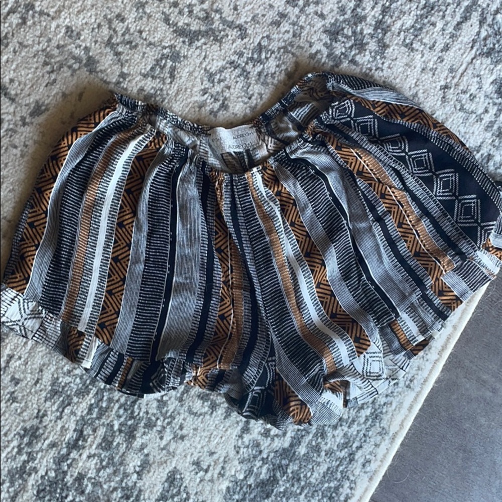 American threads black white gold/yellow shorts